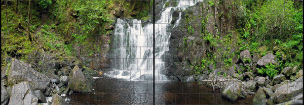 Sichtschutz Premium Panorama Wasserfall im Wald XL