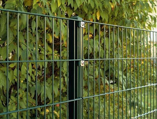 Doppelstab Mattenzaun Komplett-Set / Grün / 143cm hoch / 25m lang mit Abdeckleisten Stärke 8/6/8