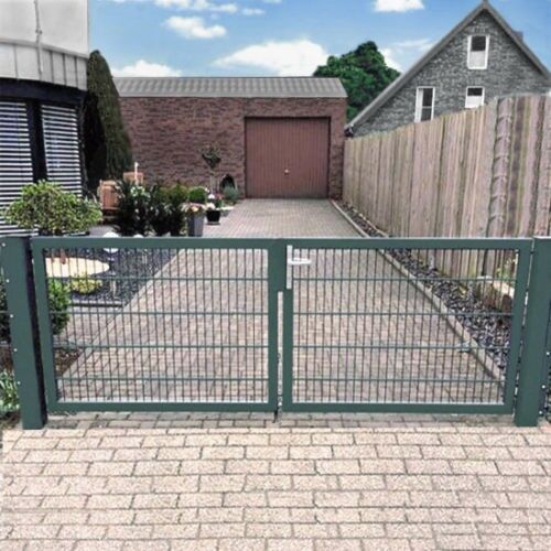 Elektrisches Einfahrtstor Basic (2-flügelig) symmetrisch; Moosgrün RAL 6005; Breite 500cm x Höhe 200cm